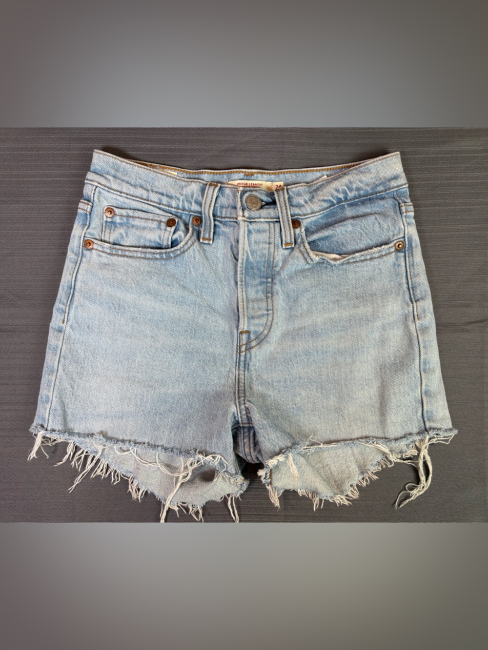 Levi’s Wedgie Straight Cut Off Shorts Womens 24 High Rise Light Wash Denim